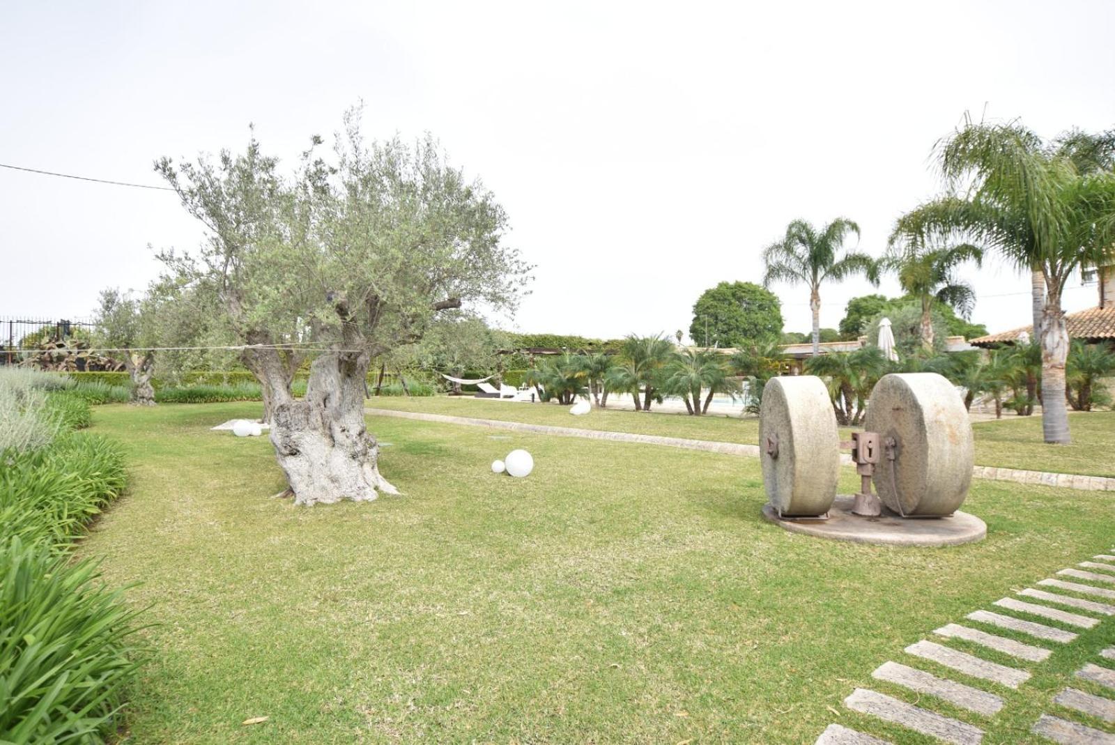 Mythos Holidays & Events Syracuse Buitenkant foto
