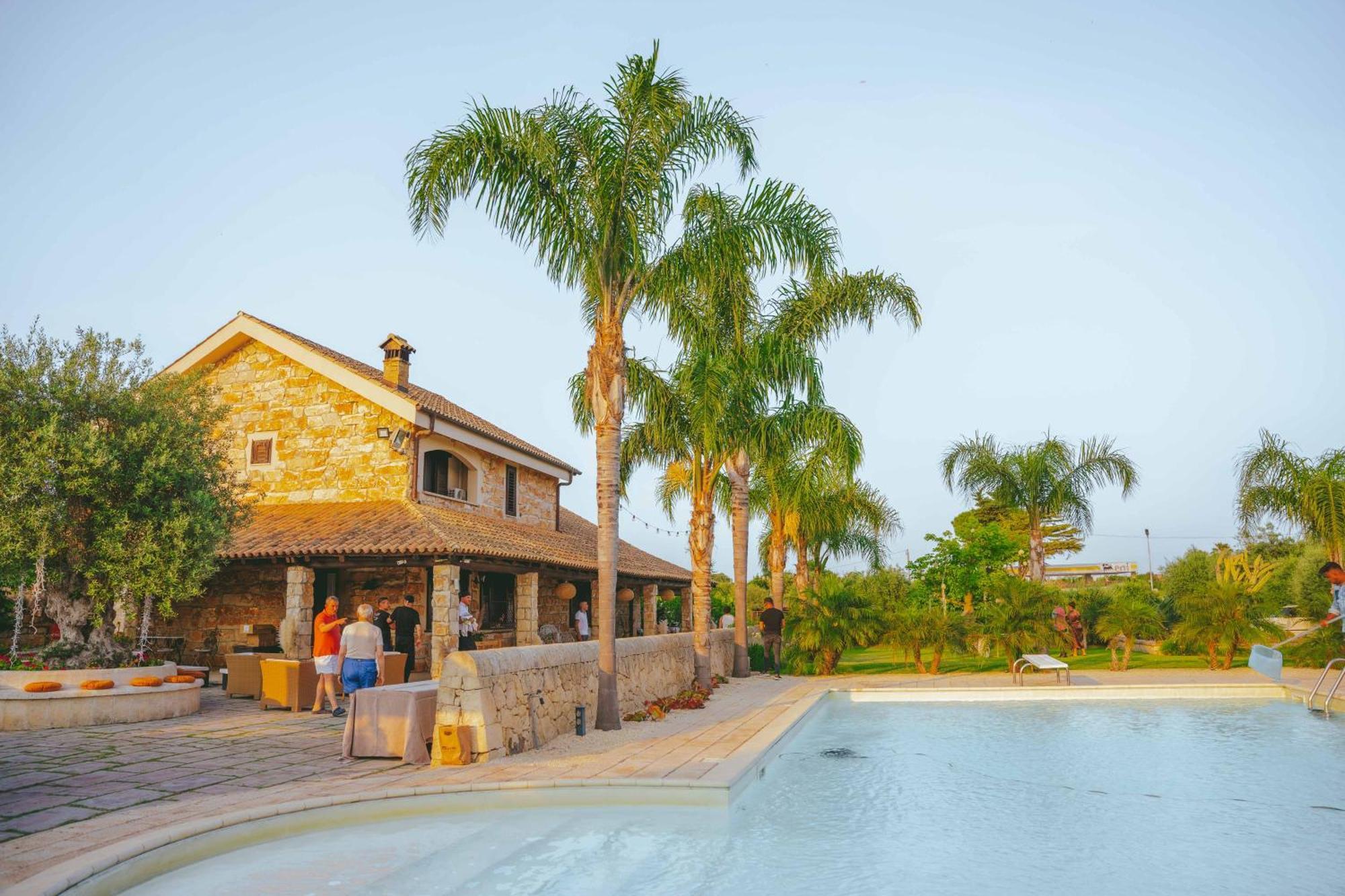 Mythos Holidays & Events Syracuse Buitenkant foto